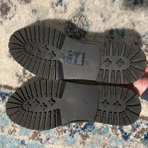 Black chunky soled H&M loafers - Picture 2 of 5